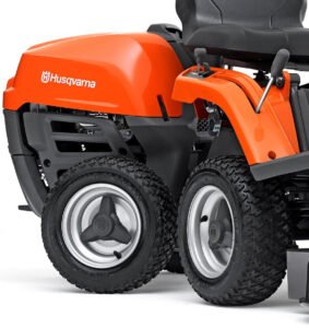 Husqvarna Frontmäher R 112C5 mit Mähdeck Combi 85 - Winterpaket mit Schneeschild, Gummileiste und Schneeketten – Bild 3