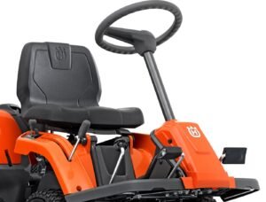 Husqvarna Frontmäher R 112C mit Mähdeck Combi 85 - Winterpaket mit Schneeschild, Gummileiste und Schneeketten – Bild 4