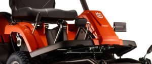 Husqvarna Frontmäher R 112C mit Mähdeck Combi 85 - Winterpaket mit Schneeschild, Gummileiste und Schneeketten – Bild 5