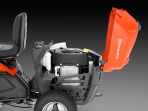 Husqvarna Frontmäher R 112C5 mit Mähdeck Combi 85 - Winterpaket mit Schneeschild, Gummileiste und Schneeketten – Bild 8